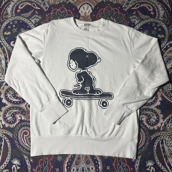 Kaws X Peanuts X Uniqlo White Crewneck Sweatshirt Snoopy Skateboarding Size M - Picture 1 of 8